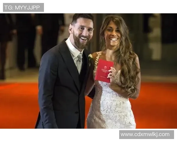 足球明星与记者亲密互动瞬间曝光引发热议与关注