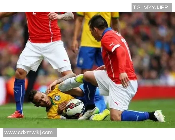 足球明星精彩瞬间踩球车挑战视频引发热议与欢笑